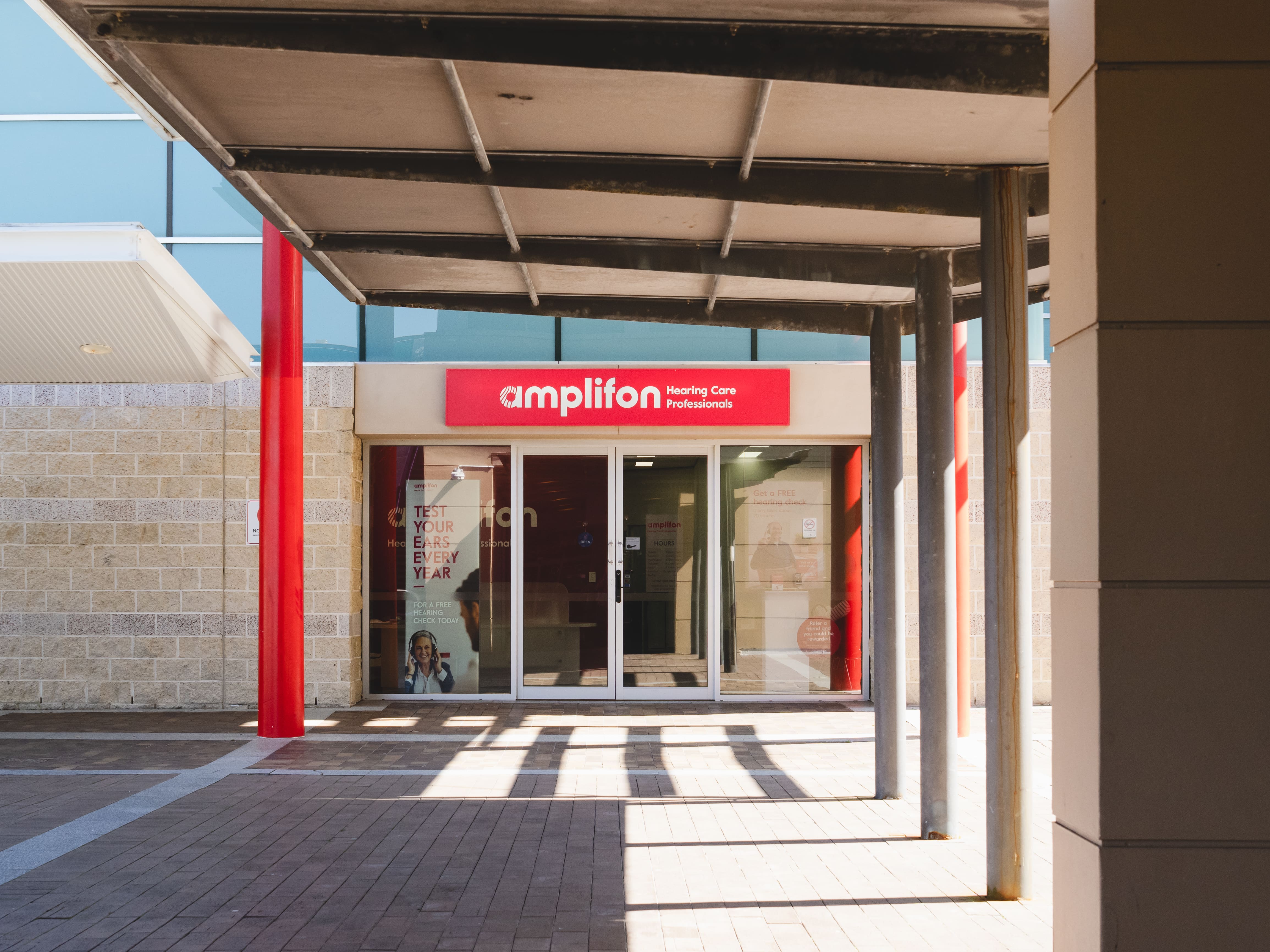 WEB_EF_AMPLIFON_OUTDOOR-0001.jpg